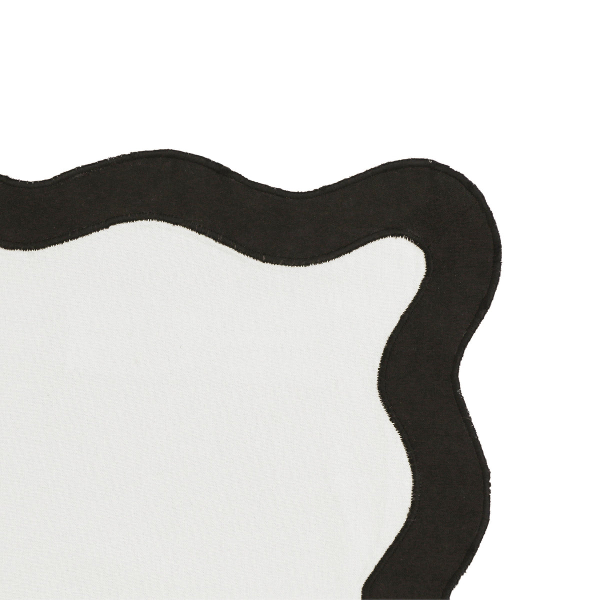 Scalloped Edge Black and White Cotton Placemat - Set of 4