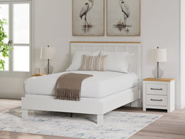 Linnocreek Panel Bed